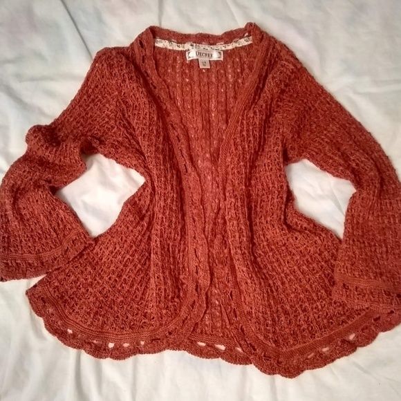 Knit cardigan same style was worn by Lydia Martin on Teen Wolf S2 E11 & 12 - Picture 5 of 8